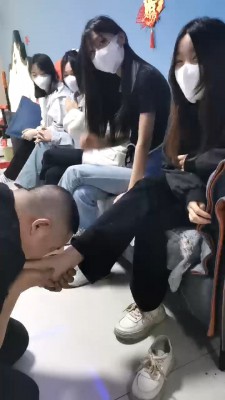 图片[3]_【精神小妹】4素人学生S-轮流原味脚深喉/踩踏/气味羞辱 bf27560_HD绳艺资源