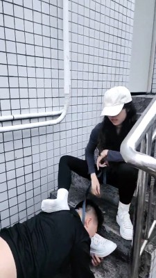 图片[5]_【素人星探】户外阳台小白鞋女神调-骑马踩踏虐乳/舔鞋袜 bf28159_HD绳艺资源