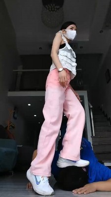 图片[2]_【多多】脚下的快乐-转胯.运动鞋全体重踩踏/掐肉/棉袜捂脸 bf29341_HD绳艺资源