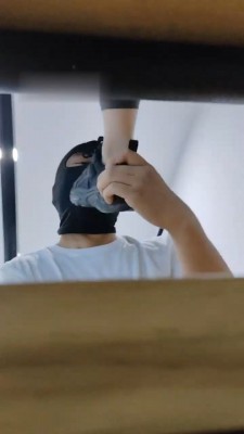 图片[5]_【辣姐】丝袜泡圣水/运动鞋裸足脚下奴_HD绳艺资源