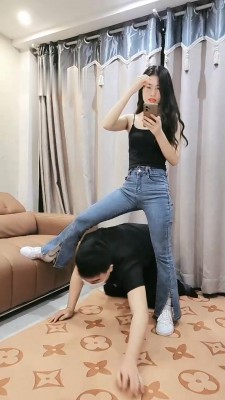 【嘉妮】运动后原味鞋袜辱/抽耳光_HD绳艺资源