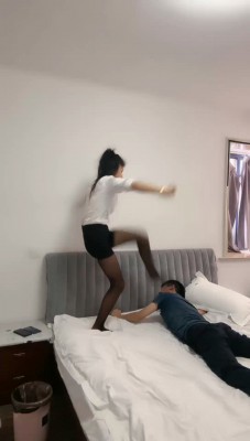 【安琪】黑丝美腿高难度挑战踢踹暴打_HD绳艺资源