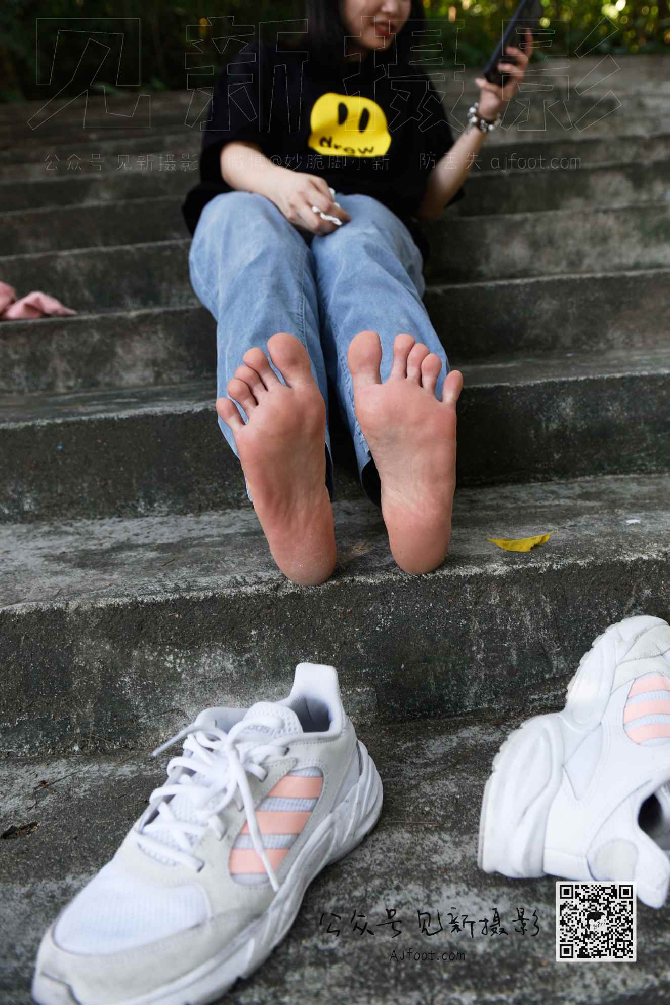 [见新摄影]NO.013-大学护理美女户外牛仔裤棉袜_HD绳艺资源