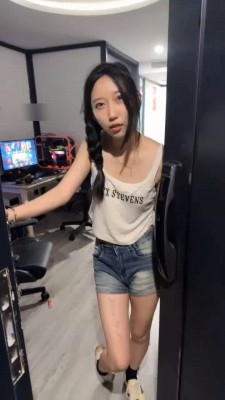 【第一视角】腹黑美少女西怡无底线羞辱合集3（重口）_HD绳艺资源