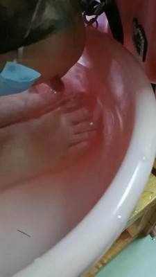 图片[9]_【爱可呀】学姐寝室伺候-胯下辱/舔鞋底/舌头洗脚/吃浓痰面包_HD绳艺资源