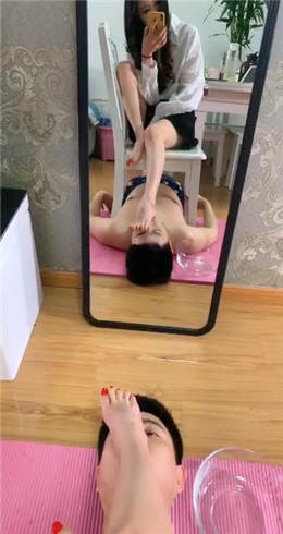 图片[1]_咩咩祖 笼子滴蜡舔足_HD绳艺资源