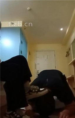 【林十七】全体重踩踏/舔闻超脏运动鞋棉袜_HD绳艺资源