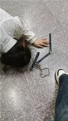 图片[18]_【爱可呀】教室开发素人S-母畜-跪舔多人多双脏鞋_HD绳艺资源