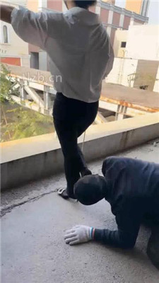 图片[14]_【辣姐】户外荒地遛狗-藤条抽/舔泥巴脏鞋底/骑马_HD绳艺资源
