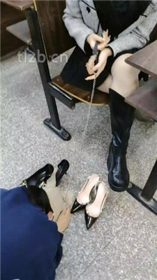 图片[11]_【爱可呀】大学教室调母畜-舔长靴高跟/转胯/吃丝袜_HD绳艺资源