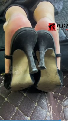 图片[3]_【摸丝校尉原创】车内舔舐素人主播小姐姐的极品玉足_HD绳艺资源
