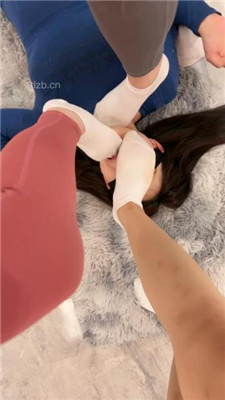图片[14]_【橙宝】3母畜群虐-奴下奴/白袜踩踏/掐脖/转胯_HD绳艺资源