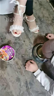 图片[16]_【大美】狗笼圈养-喂食晨尿泡面_HD绳艺资源