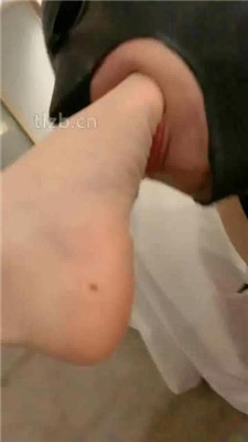 图片[9]_【甜甜】清理鞋底白袜裸足_HD绳艺资源