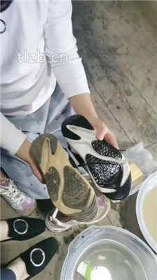 图片[3]_【大美】家务奴努力清理脏鞋_HD绳艺资源