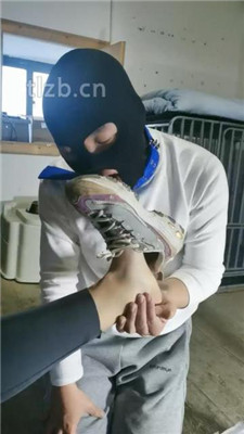 图片[13]_【大美】家务奴努力清理脏鞋_HD绳艺资源