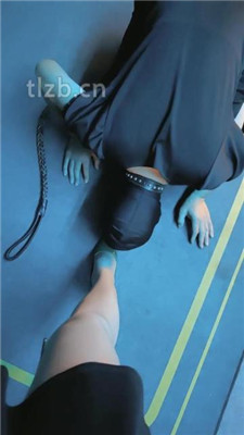 图片[12]_【东营天香百合】跪舔口水脏鞋底/揪耳朵/高跟踩乳_HD绳艺资源