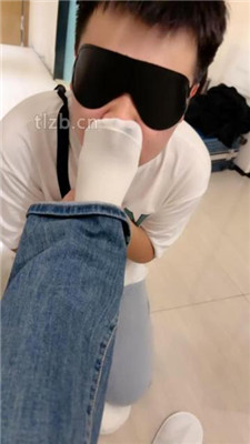 【苏晗】小白鞋高跟踩脚垫/跪舔白袜裸足_HD绳艺资源