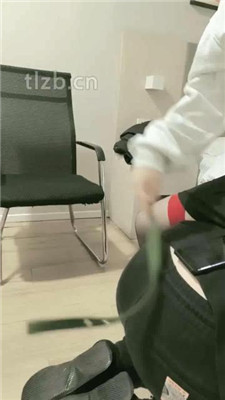 图片[18]_【樊樊】跪舔高帮脏鞋/踩狗爪/黑丝脚插嘴_HD绳艺资源