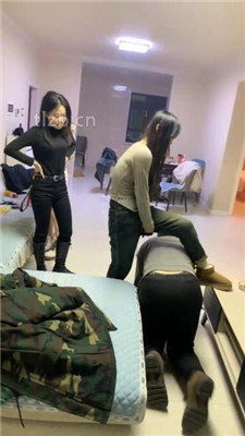 图片[7]_【精神小妹】3素人学生S-踩踏/训练强迫舔脏鞋/转胯_HD绳艺资源