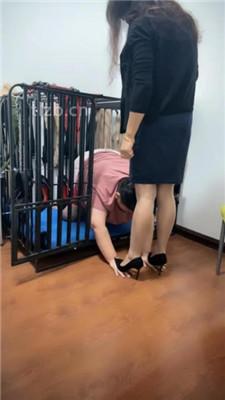 图片[2]_【冰色】狗笼囚禁恋足舔/吃圣水丝袜_HD绳艺资源