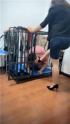 图片[3]_【冰色】狗笼囚禁恋足舔/吃圣水丝袜_HD绳艺资源