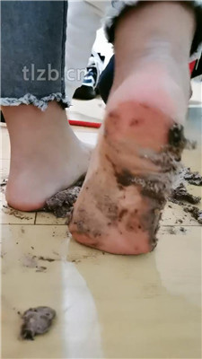 图片[16]_【大美】脏鞋底踩踏喂食/肉丝脚闻舔/狗链拴狗_HD绳艺资源