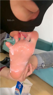 图片[14]_【肉肉】近距离白袜裸足恋足调-脚喂酸奶_HD绳艺资源
