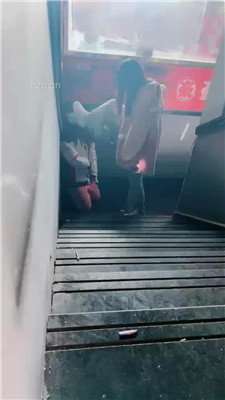 图片[2]_【桃子老师】户外楼梯间-小白鞋白袜虐母畜_HD绳艺资源
