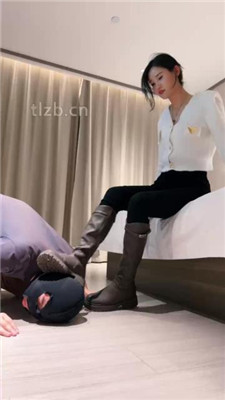 【孤傲女帝】长靴踩踏/重度踢踹/白袜蹂躏/腿绞转胯【双视角版】_HD绳艺资源