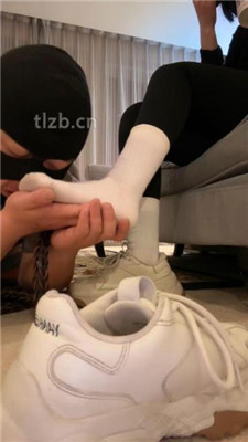 图片[4]_【美女祖宗】脚底崇拜者-运动鞋白棉袜_HD绳艺资源