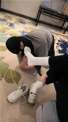 图片[5]_【美女祖宗】脚底崇拜者-运动鞋白棉袜_HD绳艺资源