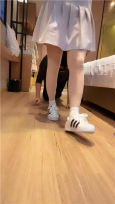 图片[4]_【喵主】骑马转胯/贝壳头白袜踩虐/磕头/清理脏鞋底/吃白袜_HD绳艺资源