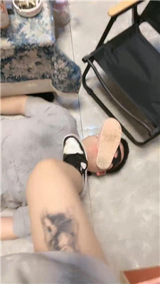 图片[17]_【香芋朱朱】黑丝脚踩踏喂食/伺候沐足/闻鞋踩踏_HD绳艺资源