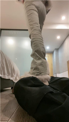 图片[9]_【乔妹】跪舔毛毛脏鞋/跳踩脚垫_HD绳艺资源