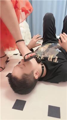 图片[7]_【猫咪大大】狗链拴住遛狗/骑马训练/清理脏鞋底/舔地板/圣水内裤_HD绳艺资源