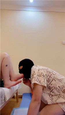 图片[3]_【不期而遇】清理脏鞋底/裸足狂舔/闻香水发骚_HD绳艺资源
