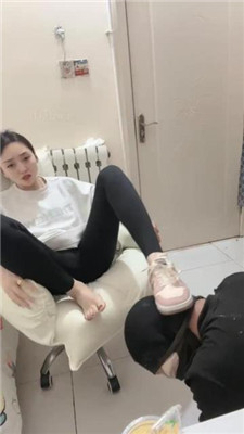 图片[8]_【小月牙】纹身女S-滴蜡/运动鞋踩虐/训练/脚喂食_HD绳艺资源