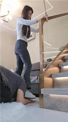 图片[2]_【嘉妮】运动后脏鞋臭袜踩虐_HD绳艺资源