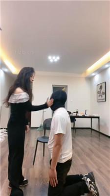 【七七】抽耳光/舔脏运动鞋/白袜脚捂脸/sp/转胯/掐乳_HD绳艺资源