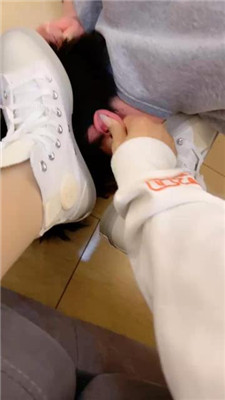 图片[17]_【海绵大大】骑马转胯/高帮帆布鞋踩踏/清理脏鞋/揪耳朵_HD绳艺资源