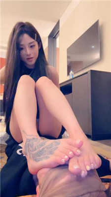 图片[12]_【不知名美女】车模S-裸足美腿诱惑舔_HD绳艺资源