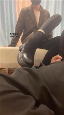 【KKsama】靴子捂了一天的棉袜玩奴 JS241115-16_HD绳艺资源