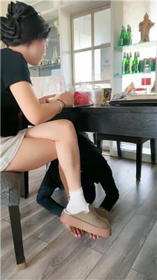 【Esse殿下】桌底视角-脏鞋白袜踩踏喂食 bf47310_HD绳艺资源