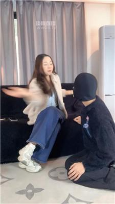 女生也能很难度挑战 运动鞋踩踏-抽耳光 bf59448_HD绳艺资源