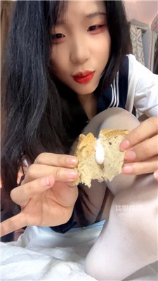母狗妈妈 脚踩食物喂食    251217-12_HD绳艺资源