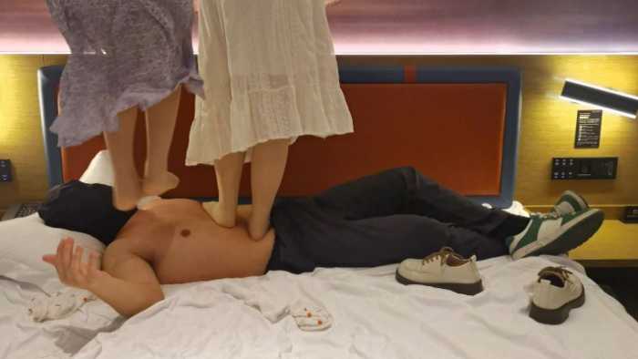 图片[2]_女大小姿和小婵的双踩第二弹，鞋子+白袜+肉丝 YC-250408-2_HD绳艺资源