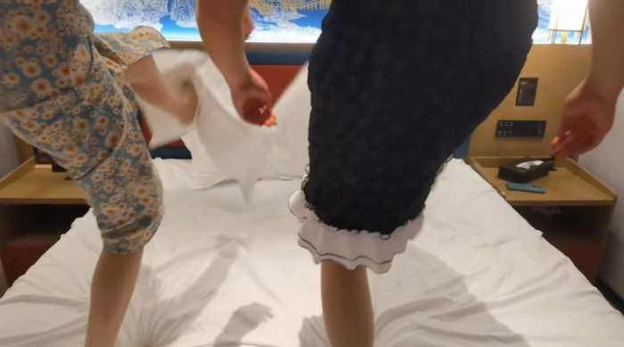 图片[10]_女大小姿和小婵的肉丝白袜踩枕头 YC-250401-2_HD绳艺资源