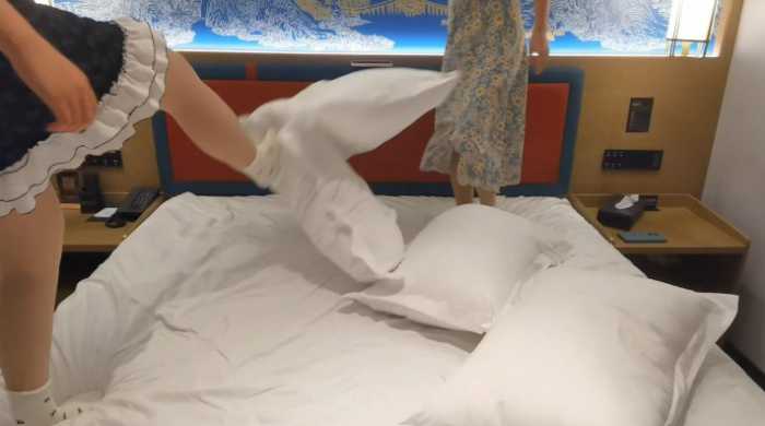 图片[4]_女大小姿和小婵的肉丝白袜踩枕头 YC-250401-2_HD绳艺资源
