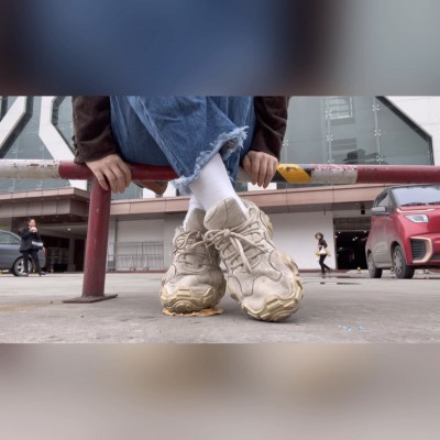 真实素人小姐姐在路人注视下踩面包全程语言羞辱 YC-250217_HD绳艺资源